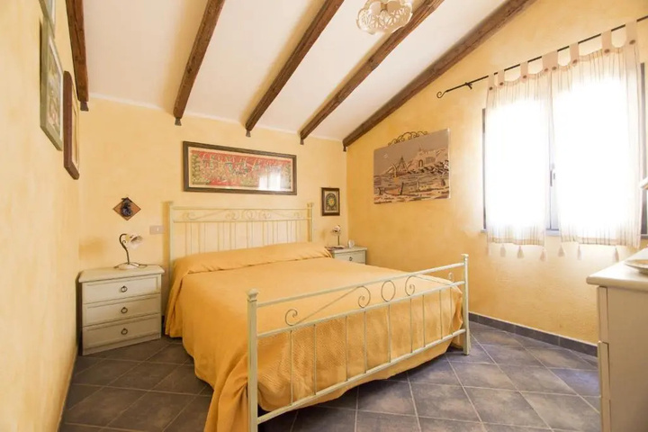 Room 4 of 11