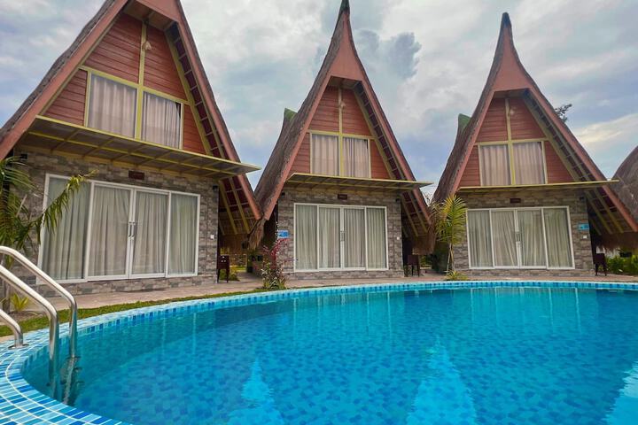 Pool 12 of 18