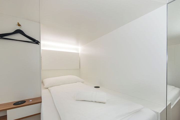 Room 2 of 25