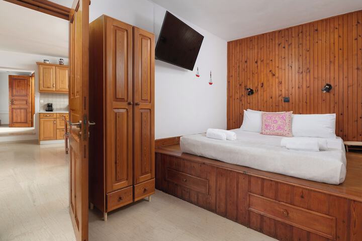 Room 15 of 83