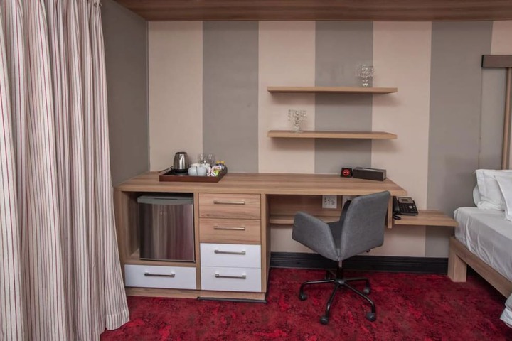 Room 4 of 31