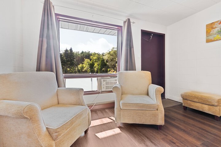 Hotel Exterior 16 of 16