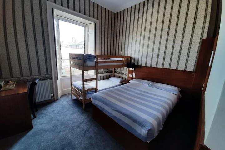 Room 17 of 37