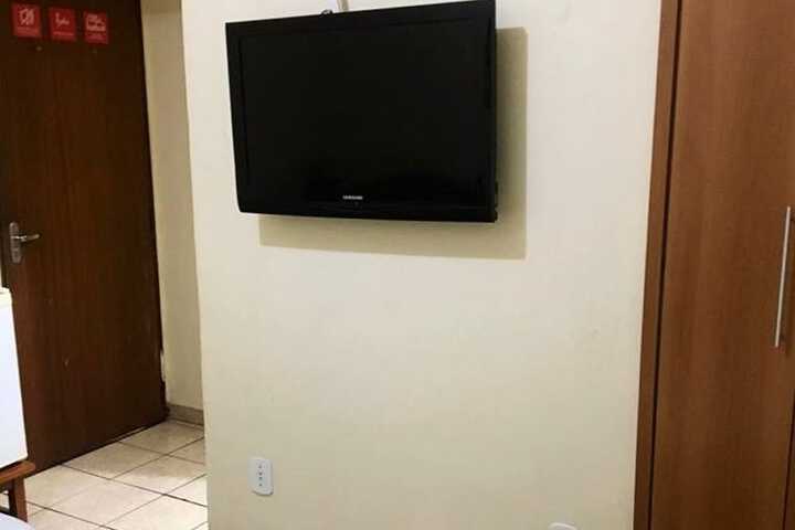 Room 6 of 13