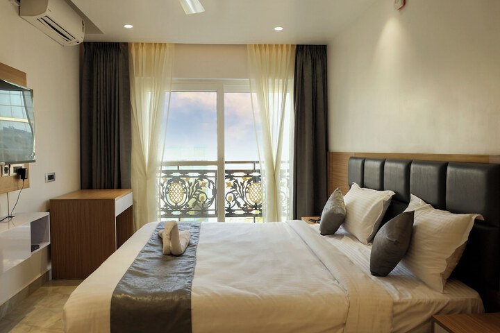 Room 6 of 18