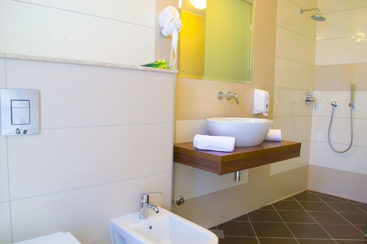 Room 15 of 30