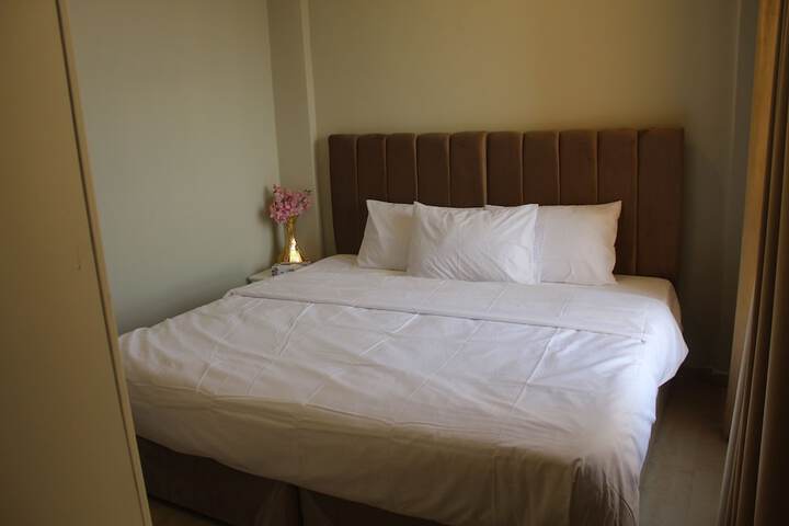 Room 9 of 33