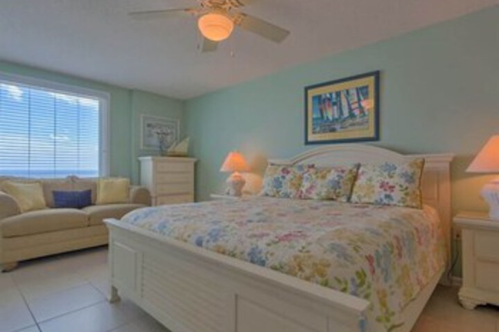 Room 303 of 360