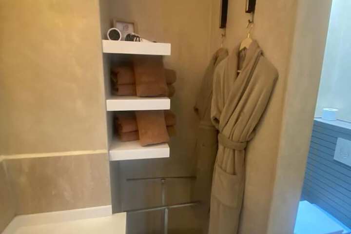 Room 25 of 65