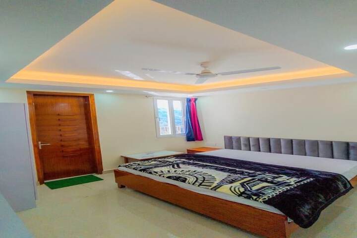 Room 6 of 24