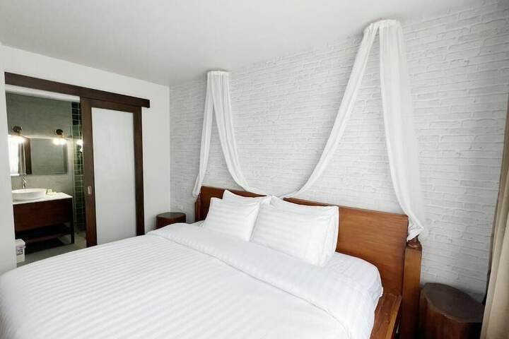 Room 14 of 26