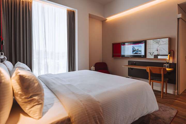 Room 4 of 40