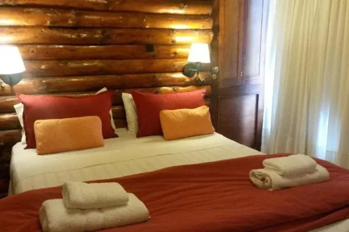 Room 4 of 17