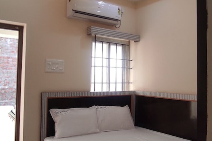 Room 3 of 10