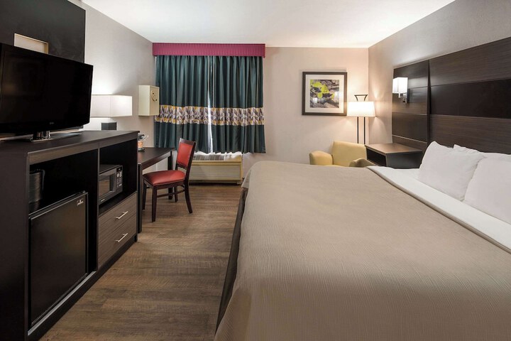 2 Double Beds (1 of 7)