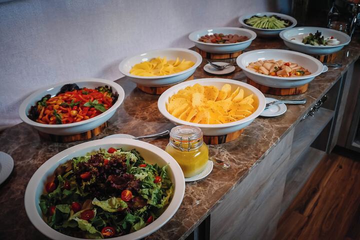 Dining 90 of 105