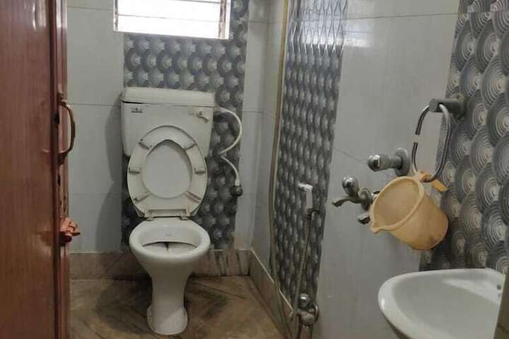 Room 9 of 11
