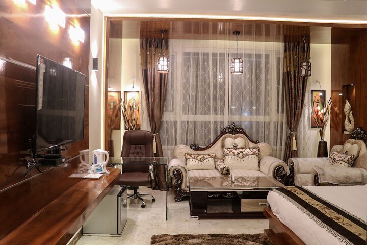 Room 5 of 13