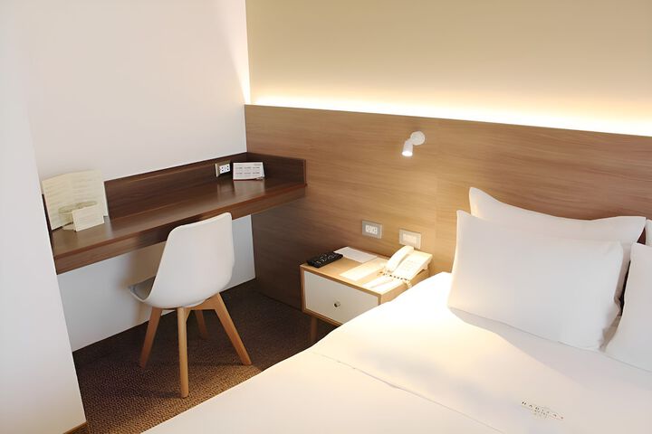 Room 15 of 37