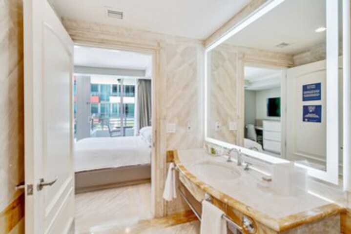 Room 93 of 318