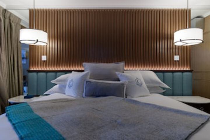Room 13 of 216