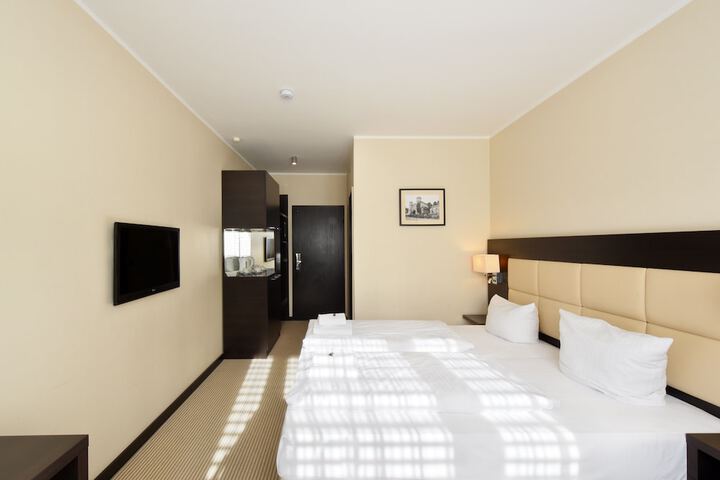 Room 8 of 35