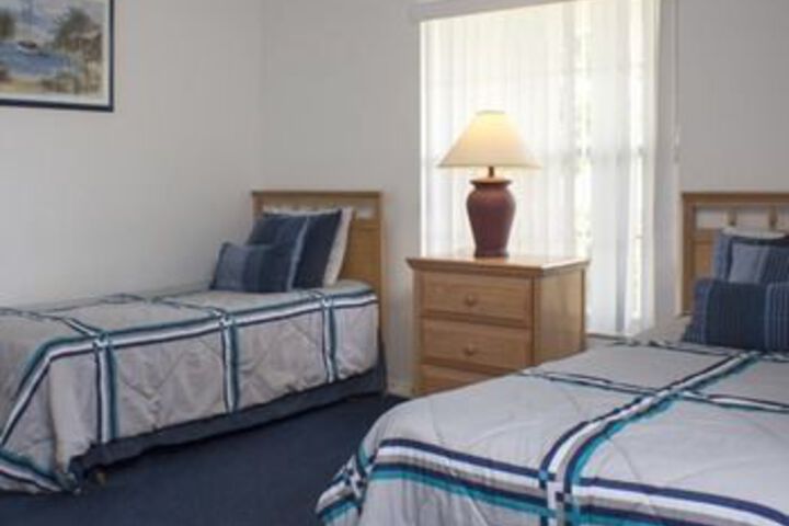 Room 10 of 16