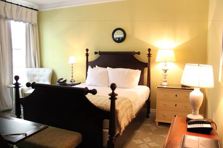 Deluxe Room 1 King Bed (10 of 53)