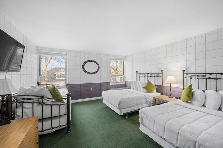 2 Double Beds (6 of 9)