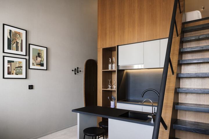 Room 11 of 37