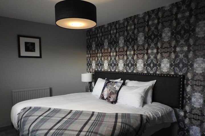 Room 3 of 106
