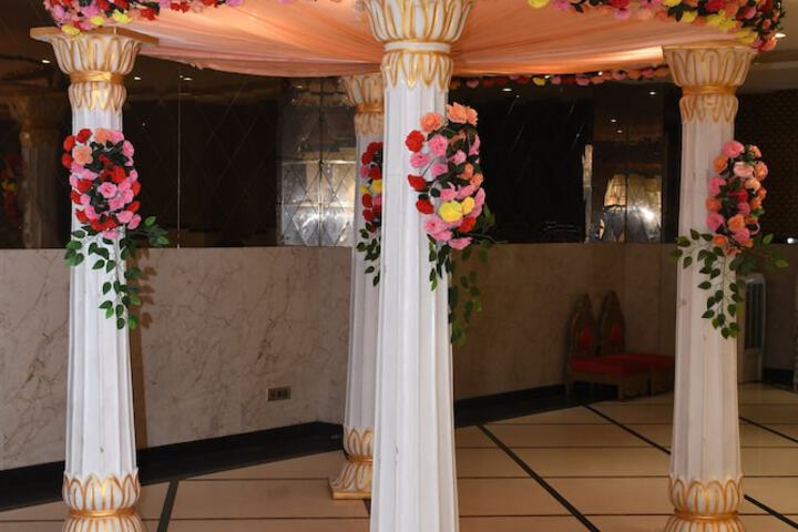 Ballroom/Hall 32 of 46