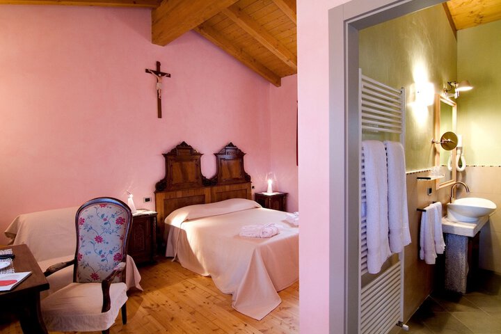 Room 3 of 34