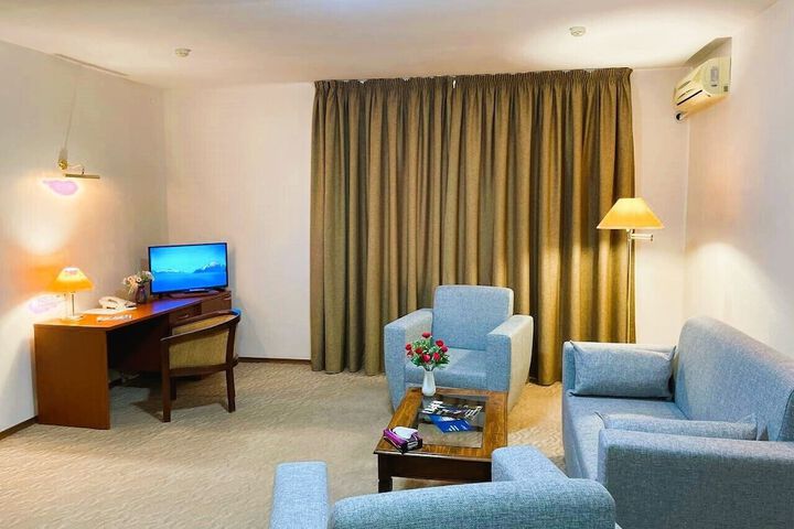 Room 47 of 106