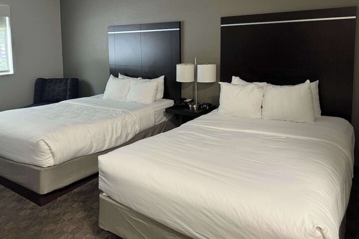 2 Queen Beds Efficiency (7 of 10)