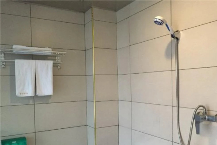 Room 8 of 13