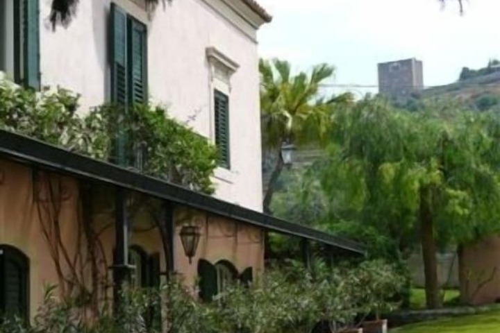 Hotel Exterior 47 of 61