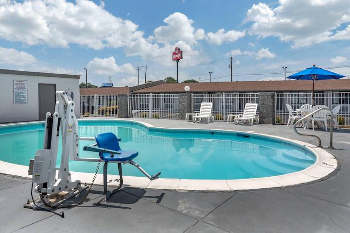 Pool Hotel