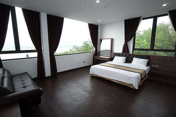 Room 10 of 48