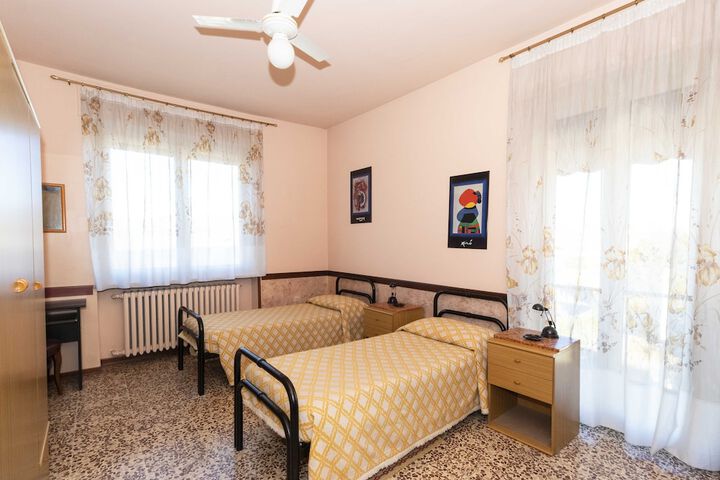 Room 2 of 22