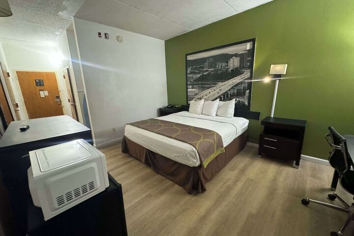 1 King Bed Accessible (5 of 16)