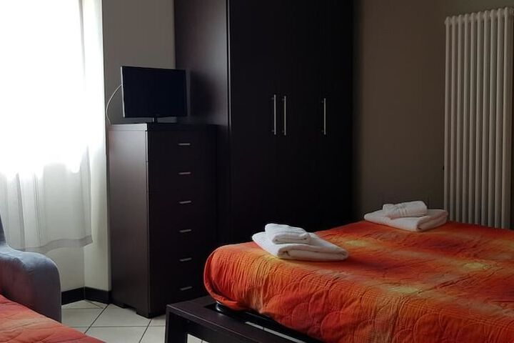Room 3 of 34