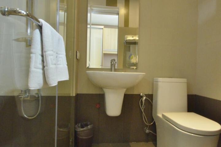 Room 8 of 26