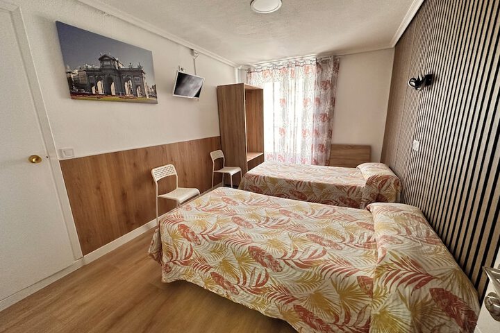 Room 4 of 43