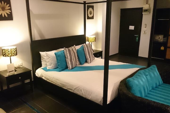Room 12 of 116