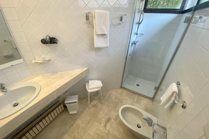 Room 10 of 17