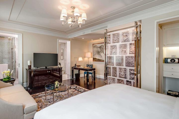 Room 16 of 73
