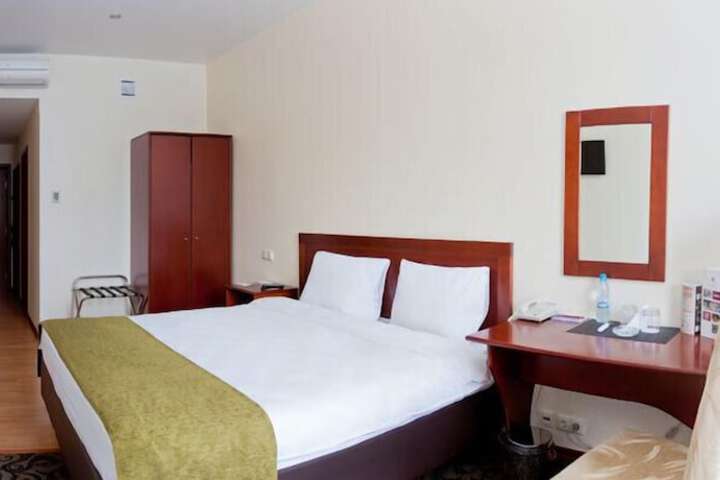 Room 3 of 103