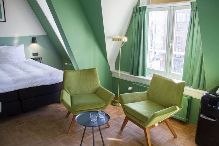 Room 27 of 61