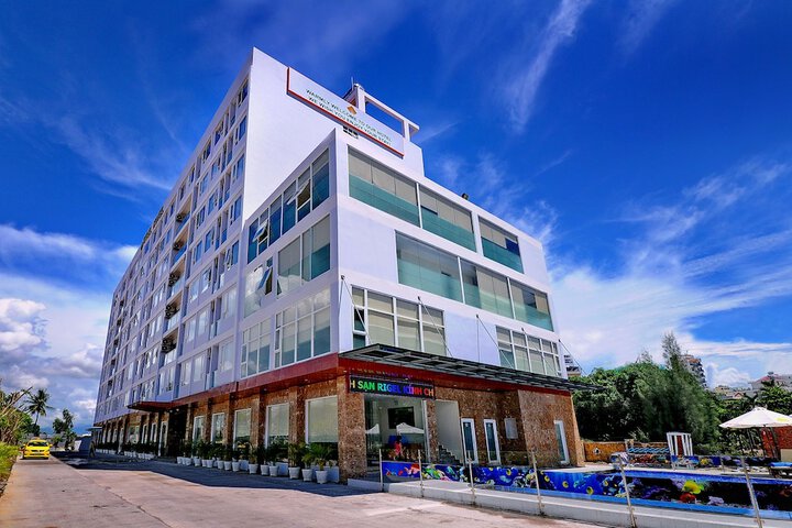 Hotel Exterior 57 of 65